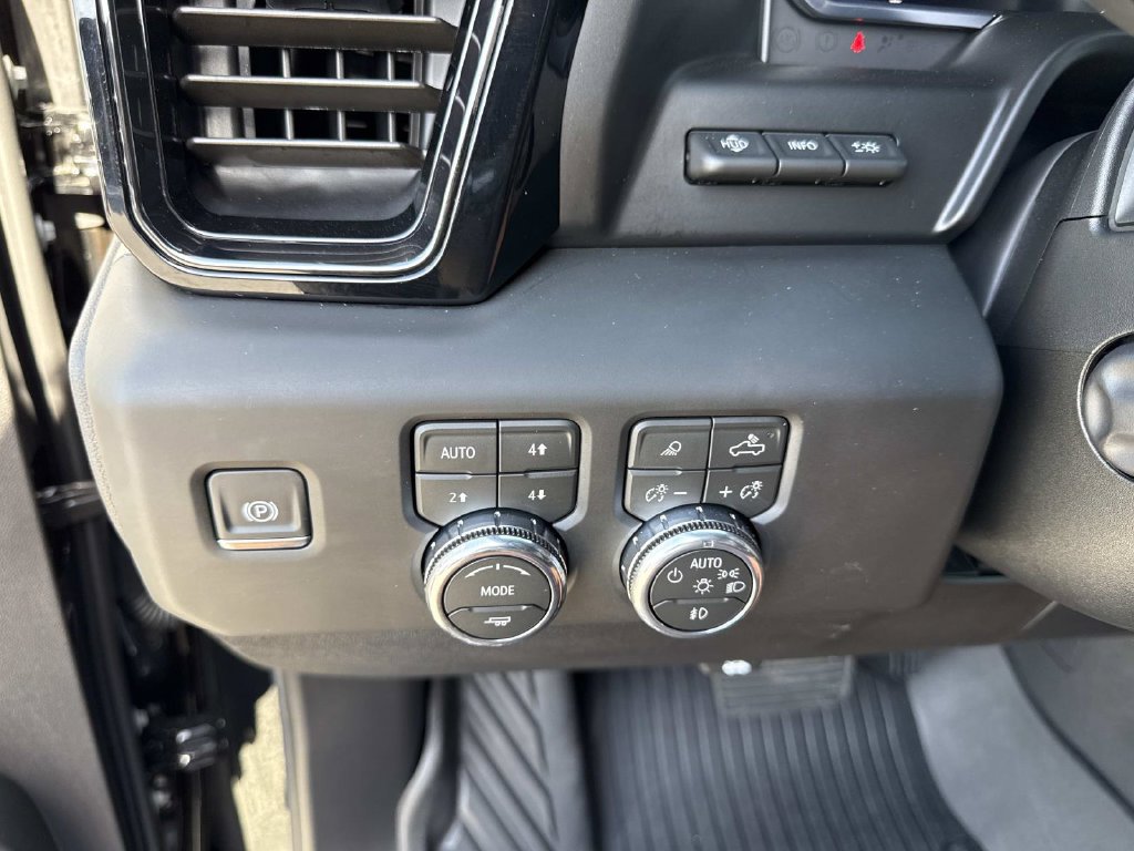 Used 2026 GMC Sierra 1500 AT4 w/ AT4 Premium Package AWD/4WD image 32