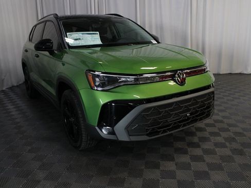 New 2025 Volkswagen Taos SE image 33