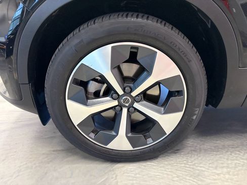 Used 2023 Volvo XC40 B5 Plus w/ Driver Assist Package AWD/4WD image 27