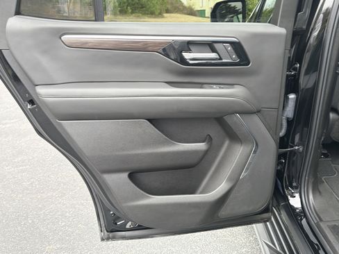 Used 2025 Chevrolet Tahoe LS image 22