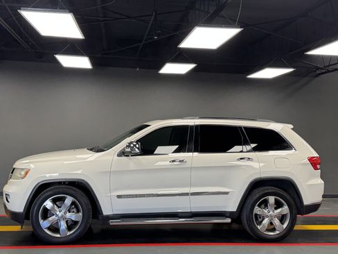 Used 2012 Jeep Grand Cherokee Limited w/ Luxury Group II image 3