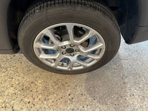 Used 2025 Jeep Compass Limited image 30