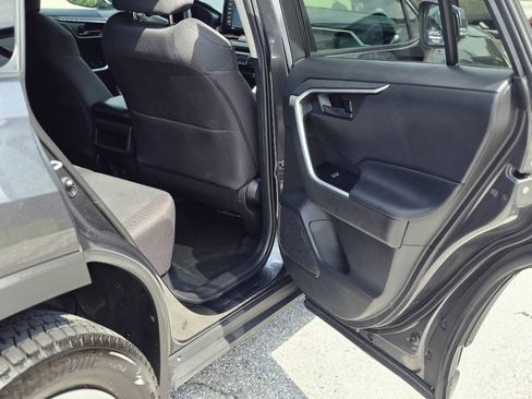Used 2021 Toyota RAV4 LE AWD/4WD image 22