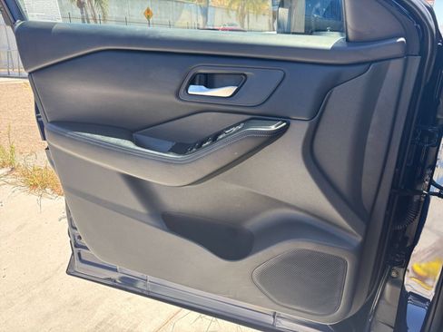 Used 2025 Nissan Rogue SV FWD image 18