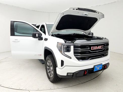 Used 2024 GMC Sierra 1500 AT4 w/ AT4 Preferred Package image 10