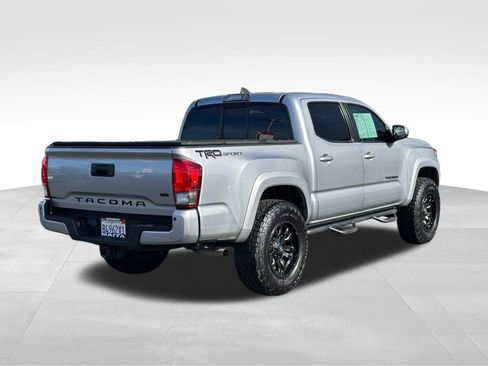Used 2016 Toyota Tacoma TRD Sport image 6