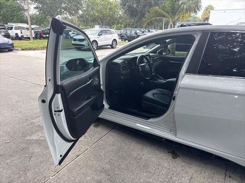 Used 2022 Toyota Camry SE FWD image 12