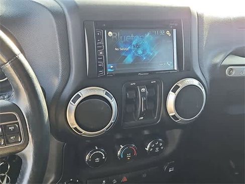 Used 2012 Jeep Wrangler Unlimited Sahara image 28