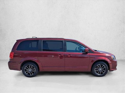 Used 2018 Dodge Grand Caravan SE FWD image 4