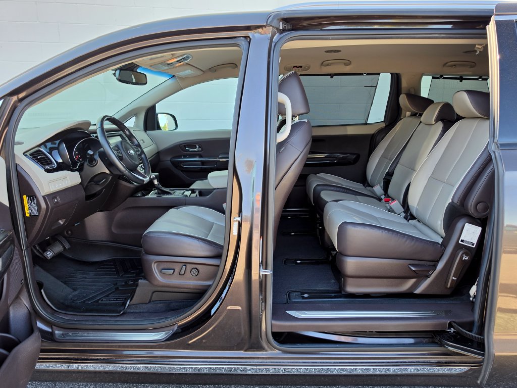 Used 2018 Kia Sedona SX Limited FWD image 25