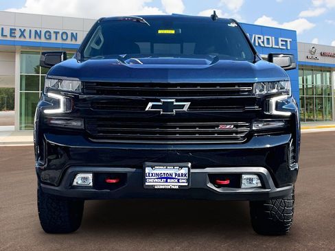 Used 2021 Chevrolet Silverado 1500 LT Trail Boss w/ Convenience Package II image 3