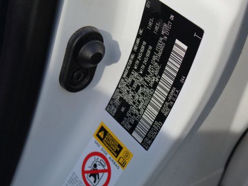 Used 2017 Toyota Highlander XLE image 32