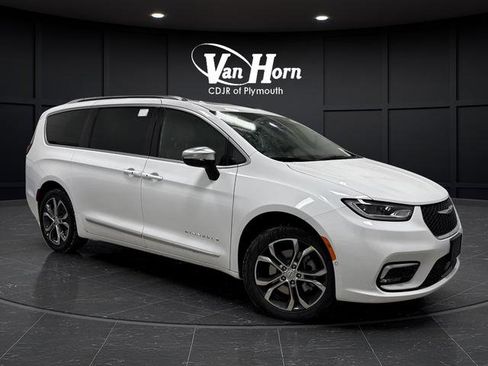 New 2026 Chrysler Pacifica Pinnacle w/ Trailer Tow Group image 1