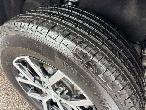 Used 2024 Jeep Grand Cherokee Limited image 13