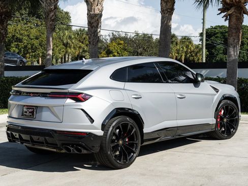 Used 2022 Lamborghini Urus image 8