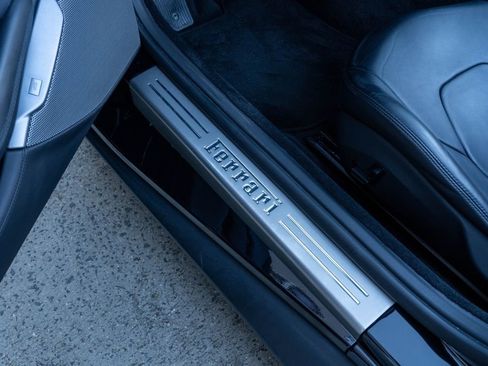 Used 2019 Ferrari Portofino image 28