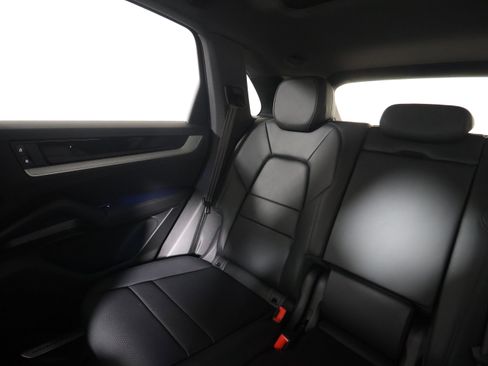 Used 2025 Porsche Cayenne image 15