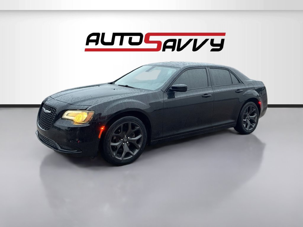 Used 2021 Chrysler 300 Touring w/ Sport Appearance Package RWD image 3