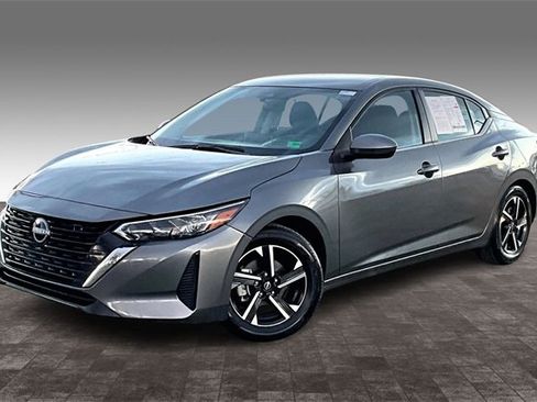 Used 2025 Nissan Sentra SV image 3