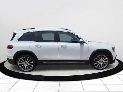 Used 2021 Mercedes-Benz GLB 250 4MATIC image 2