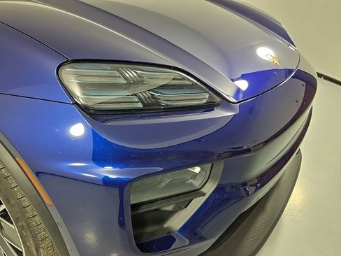 Used 2024 Porsche Macan 4 Electric image 11