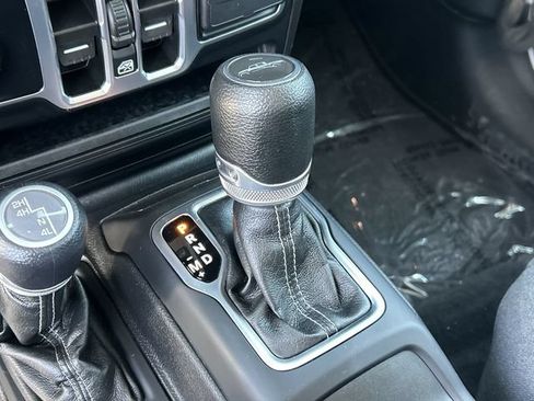 Certified 2025 Jeep Gladiator Sport AWD/4WD image 28