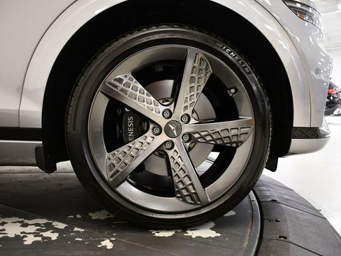 Used 2025 Genesis GV70 3.5T Sport w/ Sport Advanced Package image 16