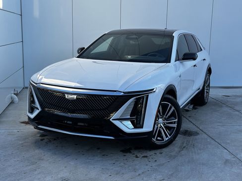 New 2025 Cadillac Lyriq Luxury image 1