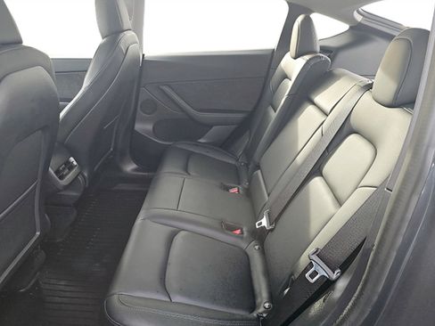 Used 2021 Tesla Model Y Long Range image 7