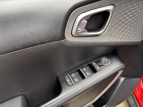 Used 2020 Kia Soul LX image 11