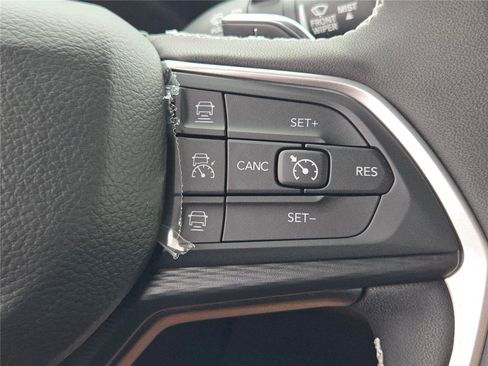 New 2025 Jeep Grand Cherokee Altitude image 33