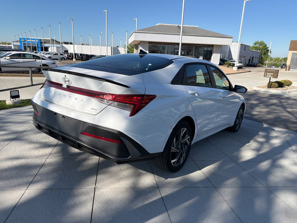 New 2025 Hyundai Elantra SEL FWD image 5