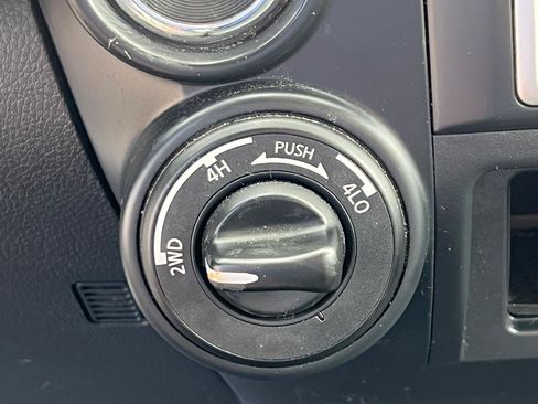 Used 2019 Nissan Titan S image 23