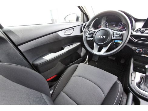 Used 2023 Kia Forte LX FWD image 9