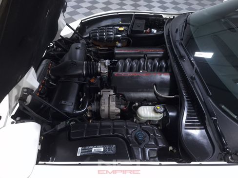 Used 2001 Chevrolet Corvette Coupe w/ Preferred Equipment Group2 RWD image 52