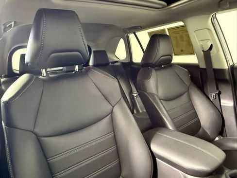 Used 2019 Toyota RAV4 XLE Premium image 50