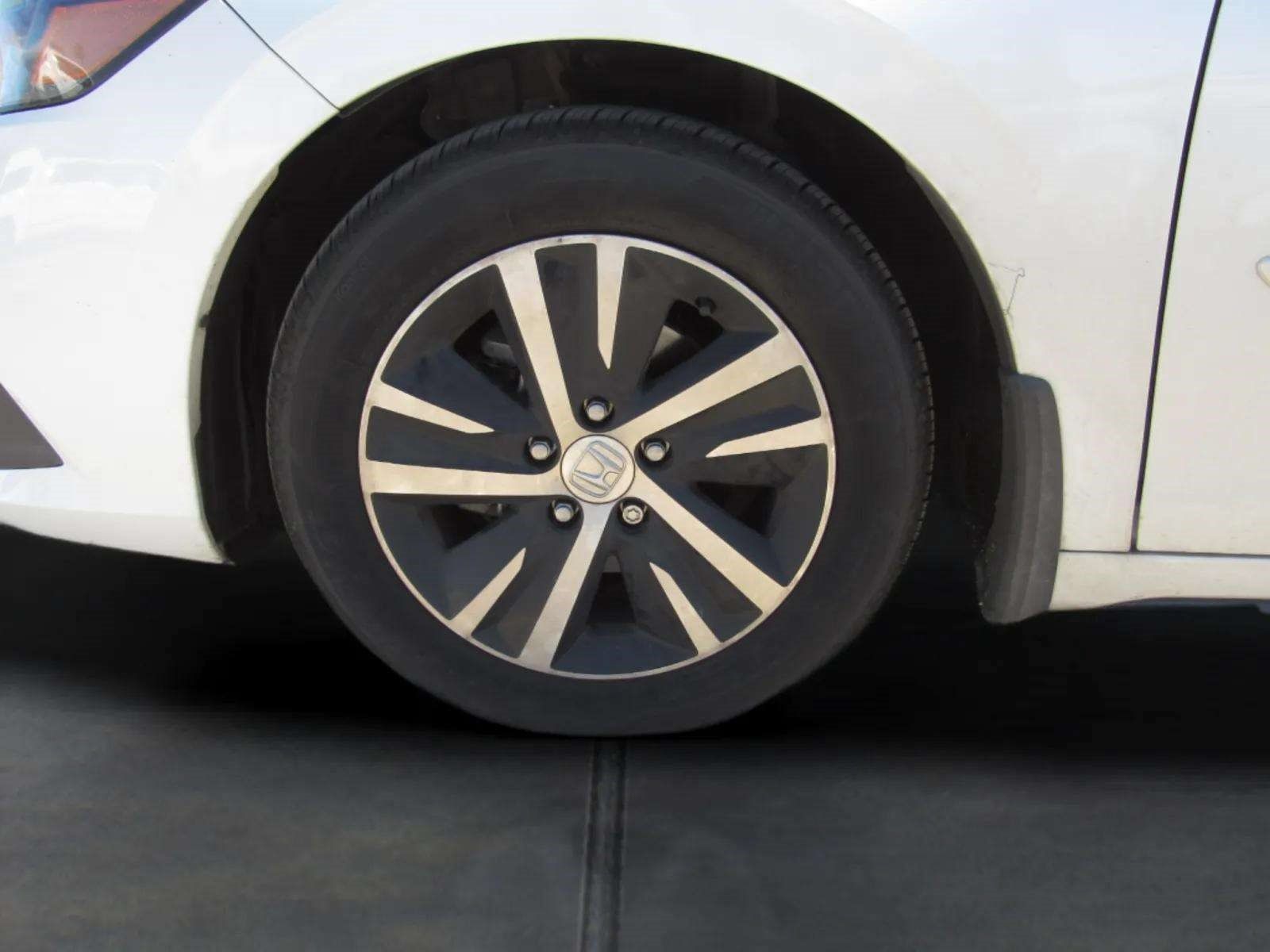 Used 2023 Honda Civic LX image 5