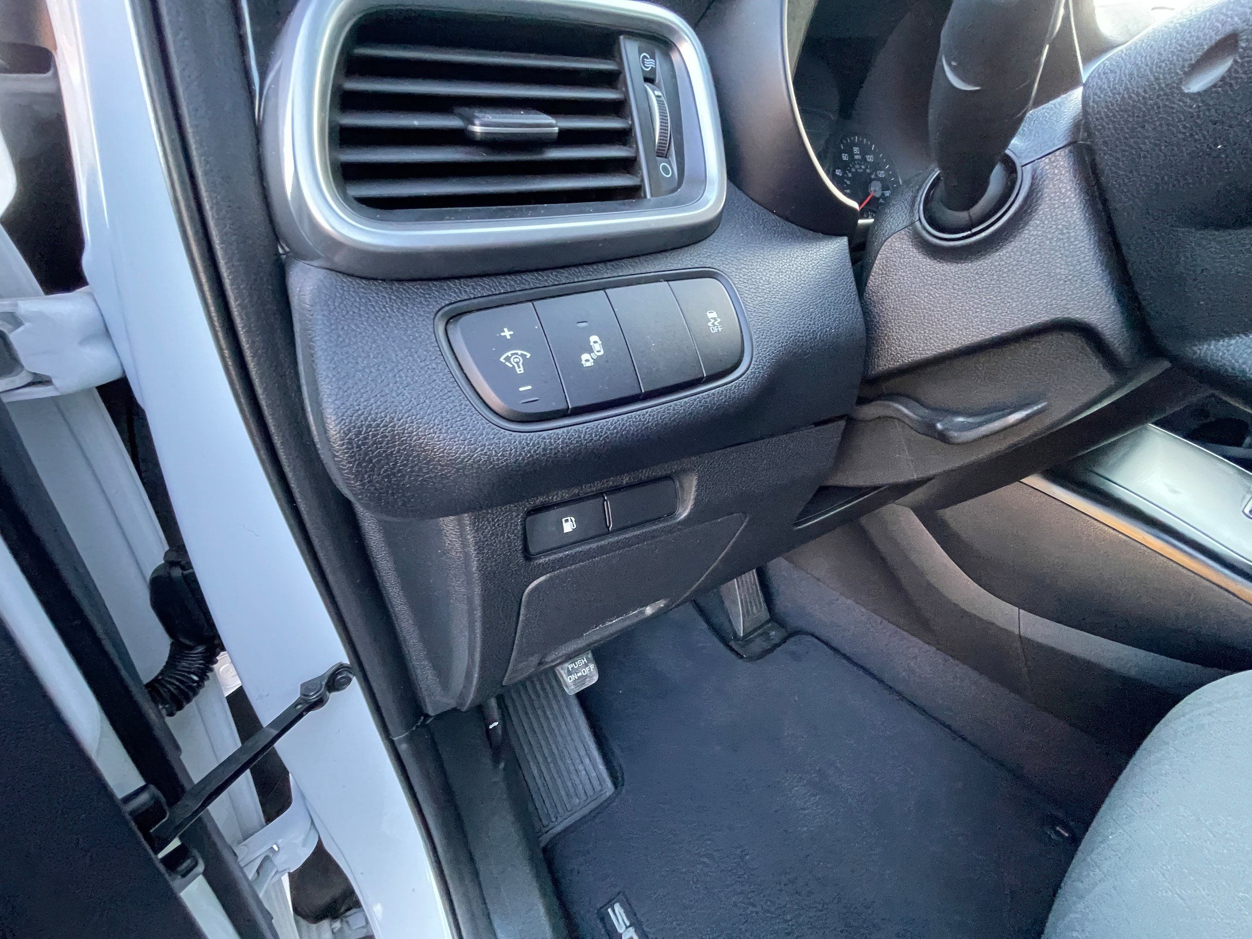 Used 2019 Kia Sorento FWD image 16