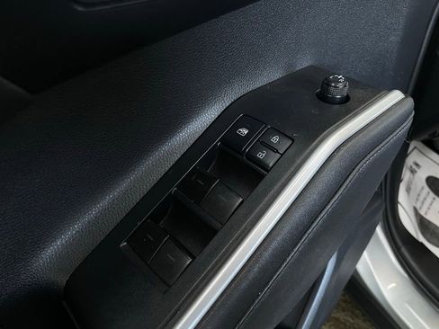 Used 2020 Toyota Highlander XLE image 34