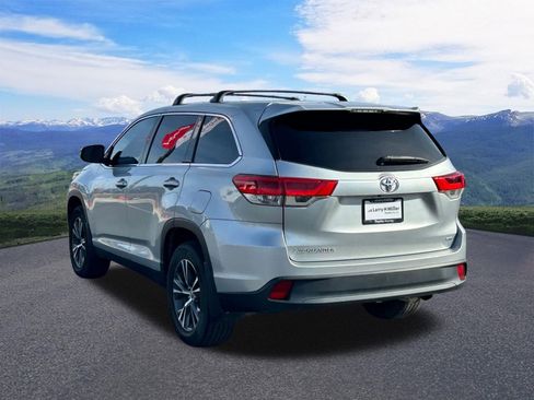 Used 2019 Toyota Highlander LE image 3