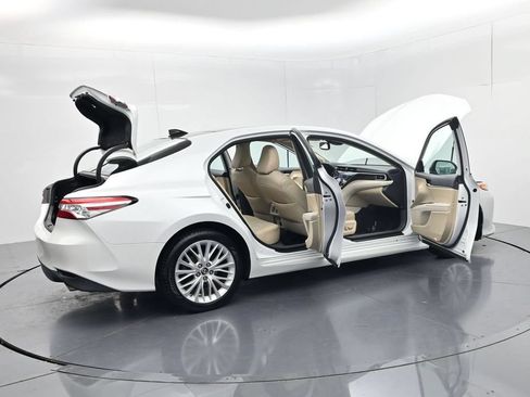 Used 2018 Toyota Camry XLE FWD image 54