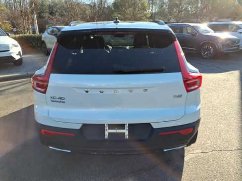 Used 2020 Volvo XC40 T4 R-Design w/ Protection Package Premier image 4