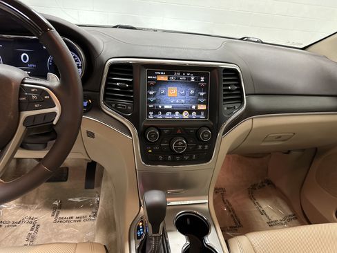 Used 2017 Jeep Grand Cherokee Overland image 30
