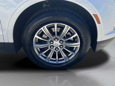 Used 2018 Cadillac XT5 Luxury w/ Driver Awareness Package image 14