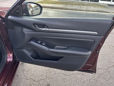 Used 2023 Nissan Altima 2.5 SV image 16