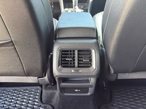 Used 2022 Volkswagen Taos SE image 22