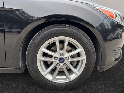 Used 2016 Ford Focus SE w/ SE Power Seat Package image 12