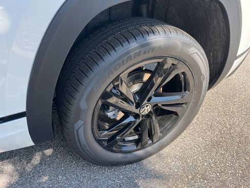 New 2025 Volkswagen Atlas Cross Sport SEL R-Line image 28