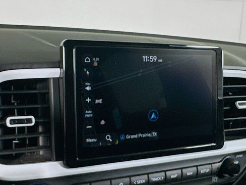 Used 2025 Hyundai Venue Limited image 21