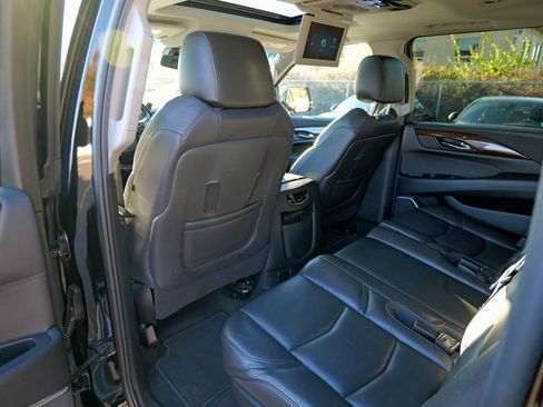 Used 2020 Cadillac Escalade ESV Luxury image 25